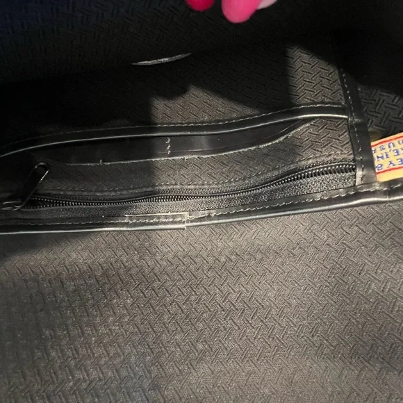 Euc Dooney and Bourke  crossbody bag - Picture 6 of 6